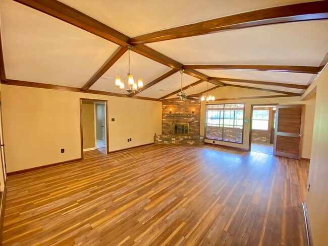 Building Photo - 30200 LA-75