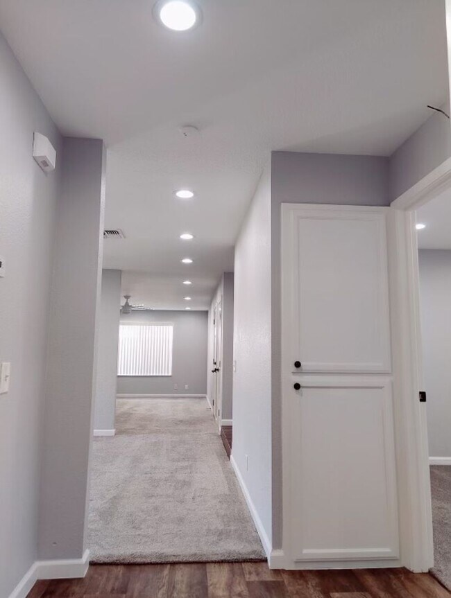 Building Photo - Beautiful 3 bed 2 bath for rent near Atwat...