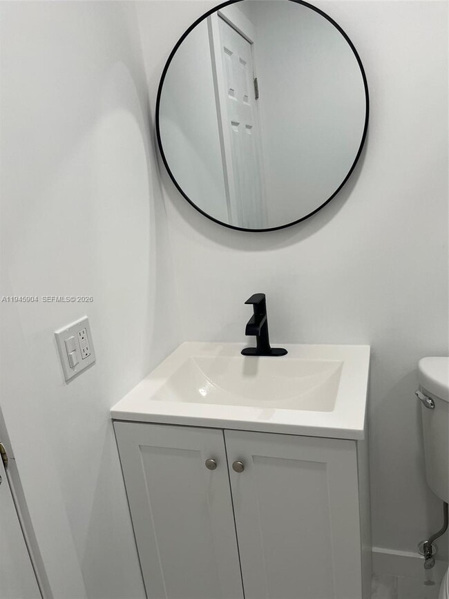 Building Photo - 1045 SW 122nd Ct