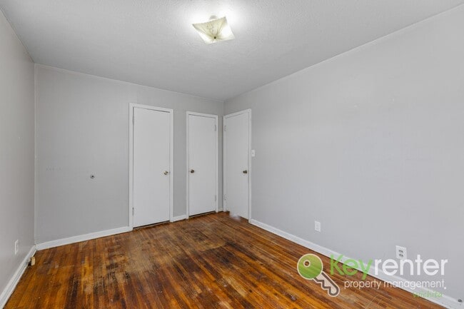 Building Photo - 2 weeks FREE RENT! Cute 3 bedroom house near shopping, restaurants, and WSU