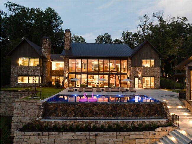 Building Photo - 725 Rocky Point Dr