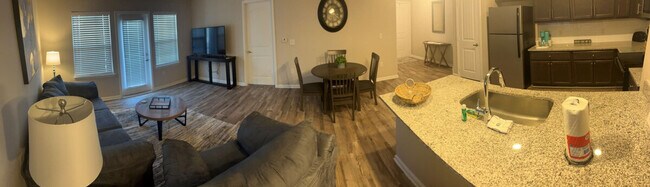 Primary Photo - 1445 Broadcloth St