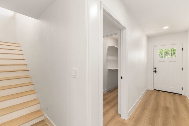 Building Photo - 7414 Janak Dr