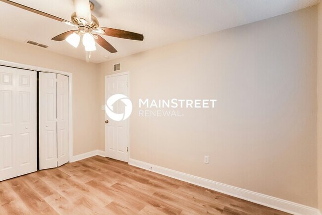Building Photo - 4 Bedroom Pet-Friendly Home in ORLANDO, FL with Main Street Renewal
