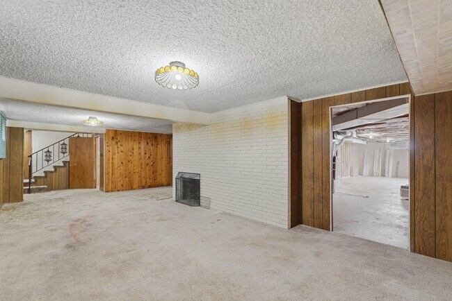 Building Photo - Spacious 4 Bed, 3 Bath Home Near Weber State