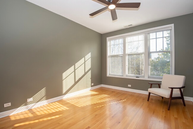 Building Photo - 1216 E Hyde Park Blvd