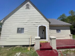 Building Photo - 2217 W Rev Dr Ransom Howard St