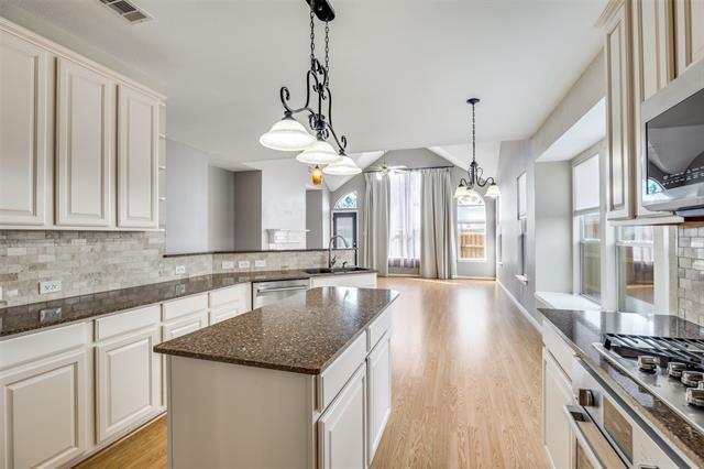 Building Photo - 300 Parkhurst Ln