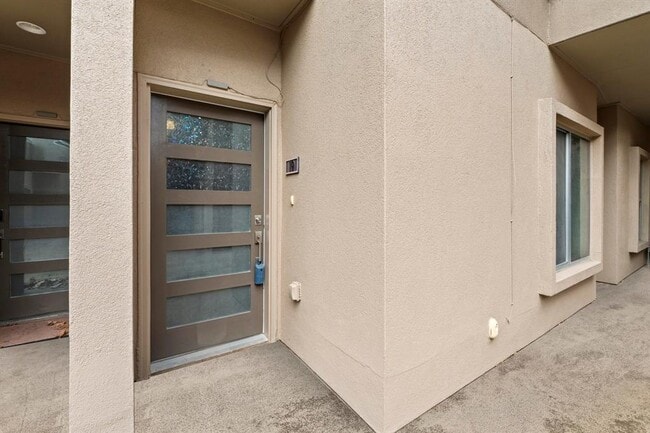 Building Photo - 503 Swanee Dr