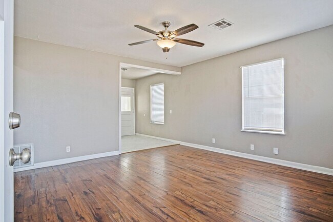 Building Photo - UPDATED 2bed 1bath in Bethany