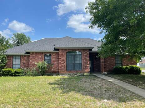 Primary Photo - Highly sought after 3 bedroom in Tanglewoo...