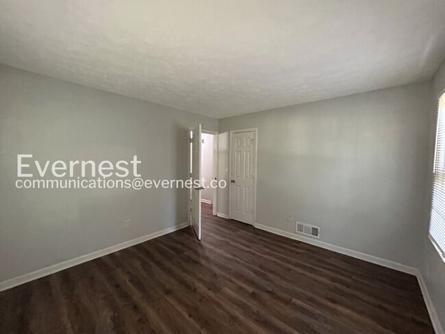 Building Photo - 3Bed/2Bath/Available Now!