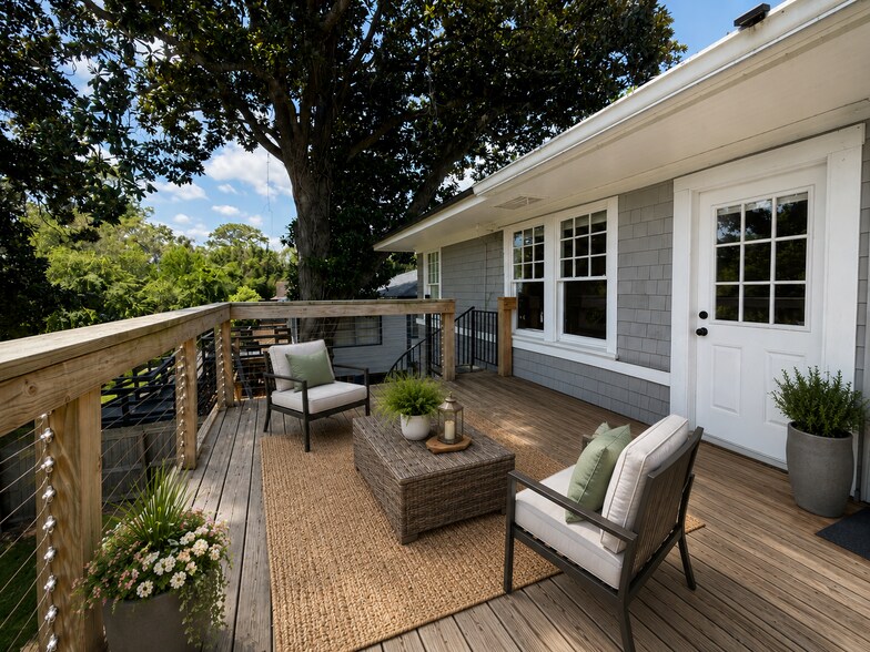 Back Porch - 2962 Park St