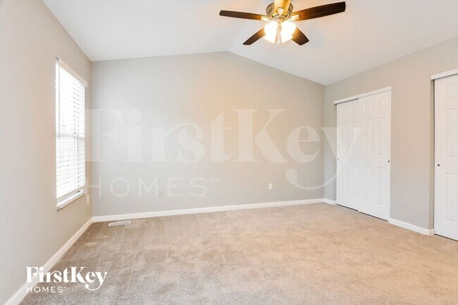 Building Photo - 16609 Green Pines Dr