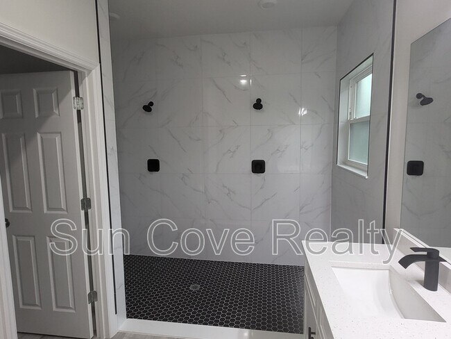 Building Photo - 1604 W Gainsboro Ln