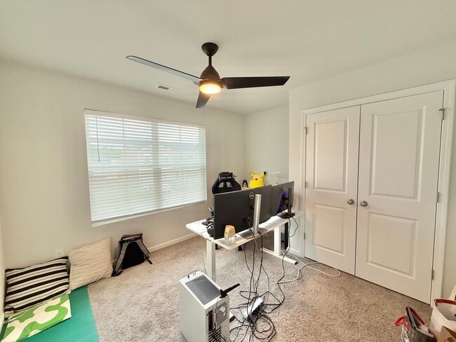 Building Photo - Modern 4BD, 2.5BA Knightdale Home with a F...