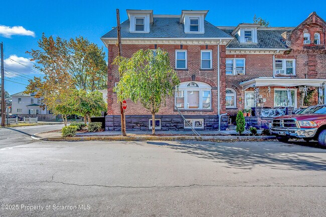 Building Photo - 533 S Franklin St