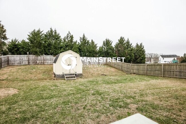 Building Photo - 4 Bedroom Pet-Friendly Home in Greensboro, NC with Main Street Renewal