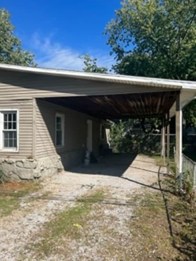 Building Photo - 1401 E Missouri St