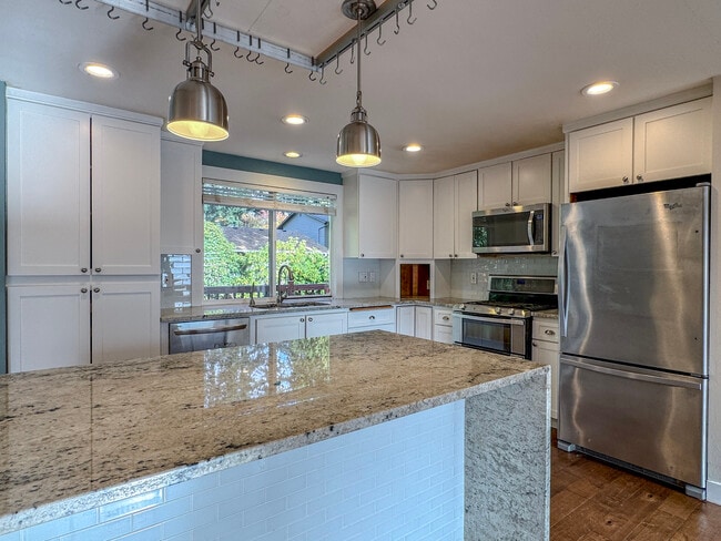 Building Photo - 9300 NE 132nd Pl