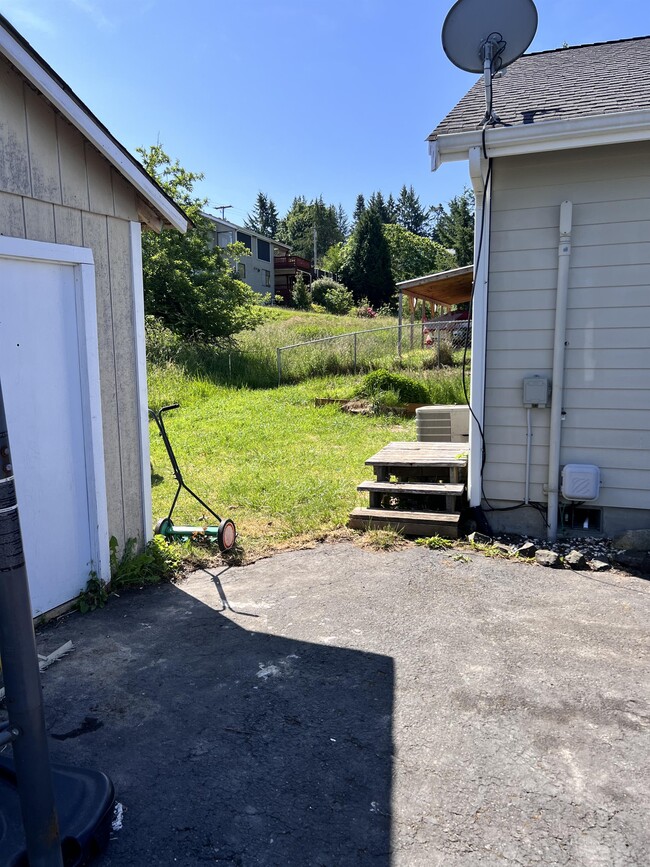 Building Photo - 10216 Steamboat Island Road Northwest