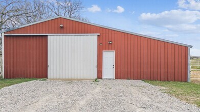 Building Photo - Amazing Barndominium on 7 Acres!