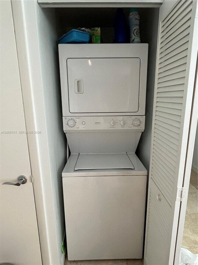 Building Photo - 7275 SW 90th St