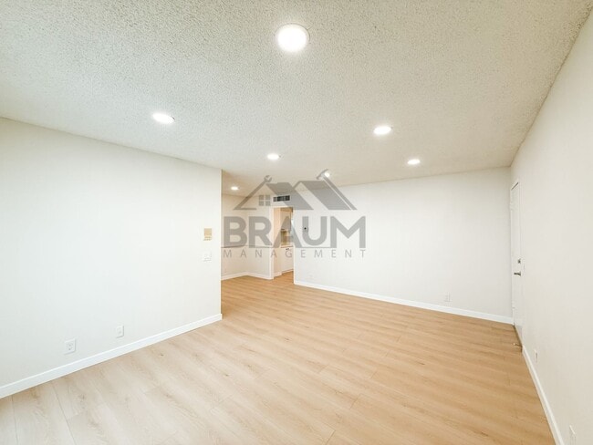 Building Photo - 11007 Hartsook St