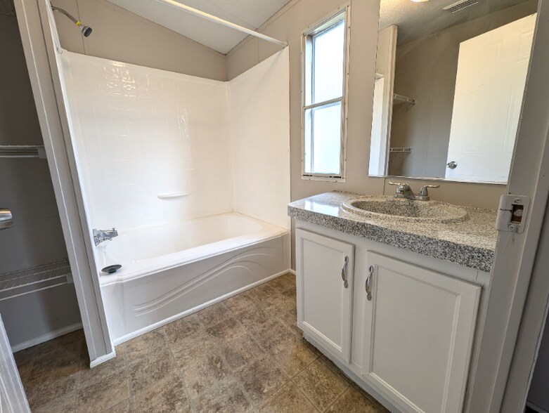 Building Photo - 13314 Pecan Tree Dr