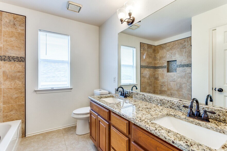 Building Photo - 8434 Golf Club Cir