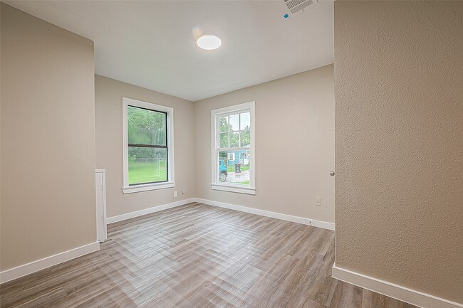 Building Photo - 4 Jennische St