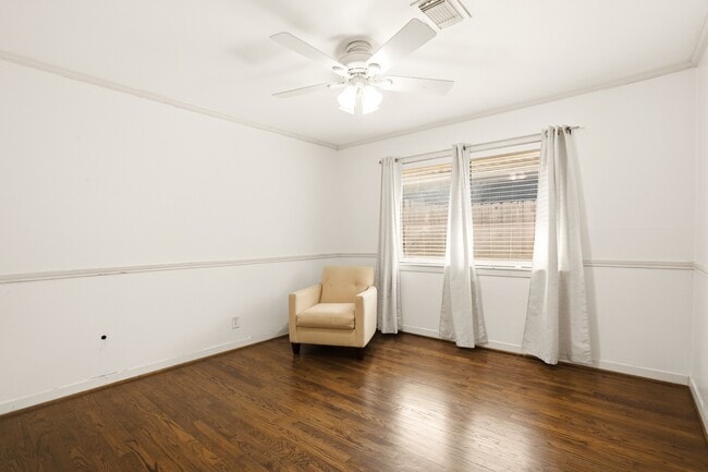 Building Photo - 5238 Kinglet St