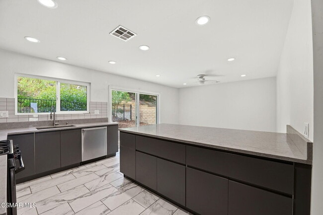 Building Photo - 30845 Catarina Dr
