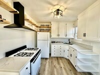 Building Photo - Updated 1B 1BA in Crown Point!