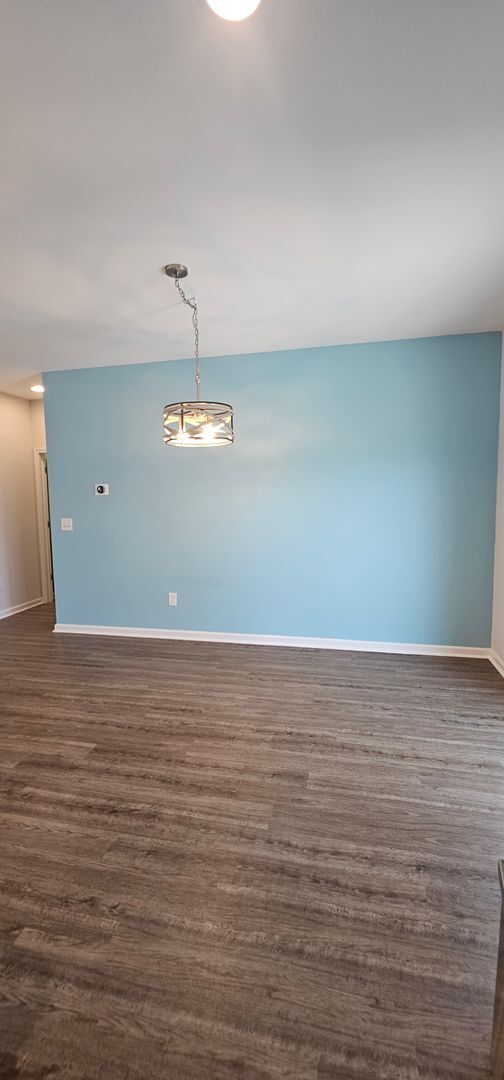 Building Photo - Live where charm meets convenience-Glenmoo...
