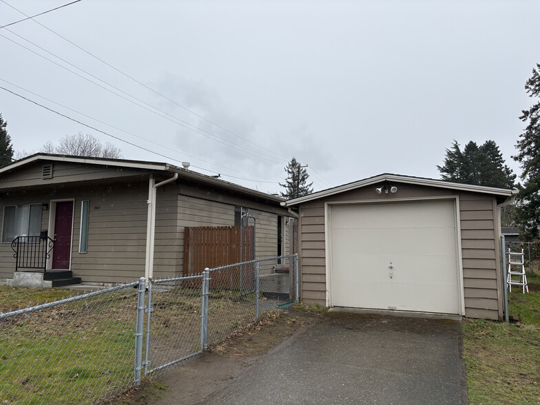 Garage - 861 Edmonds Avenue Northeast