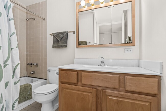 Building Photo - 6700 S South Shore Dr