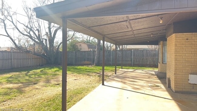 Building Photo - 905 Rose St