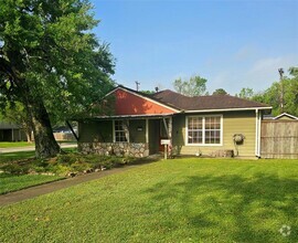 Building Photo - 108 Redwood St