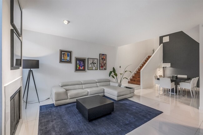 Building Photo - 1112 Bering Dr