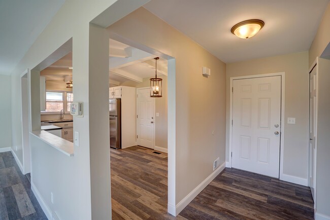 Building Photo - 5093 Spinning Wheel Dr
