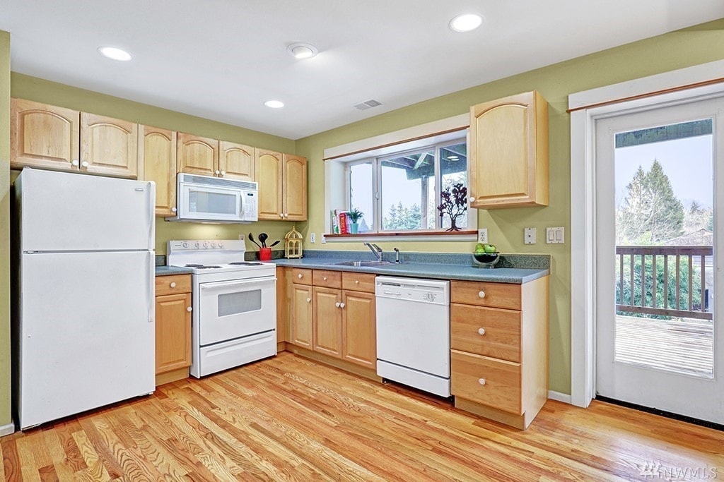 Kitchen - 1214 25th Ave E