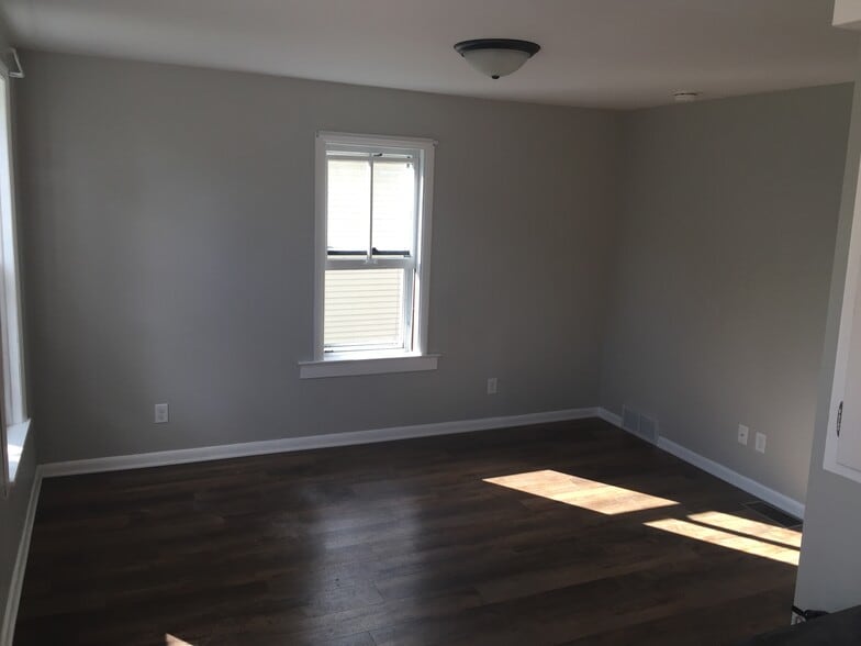 living room 2 - 614 Forest St