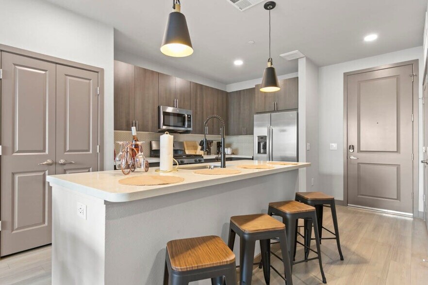 Building Photo - 400 N 2nd Ave