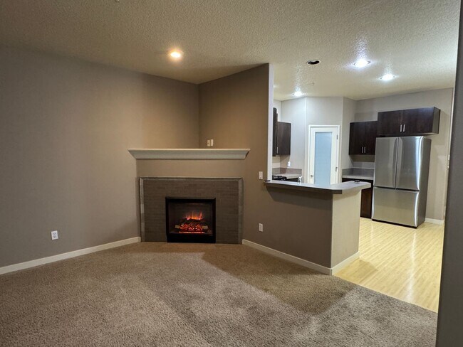 Building Photo - Beautiful 2br/2.5ba Townhome in Arbor Parc...