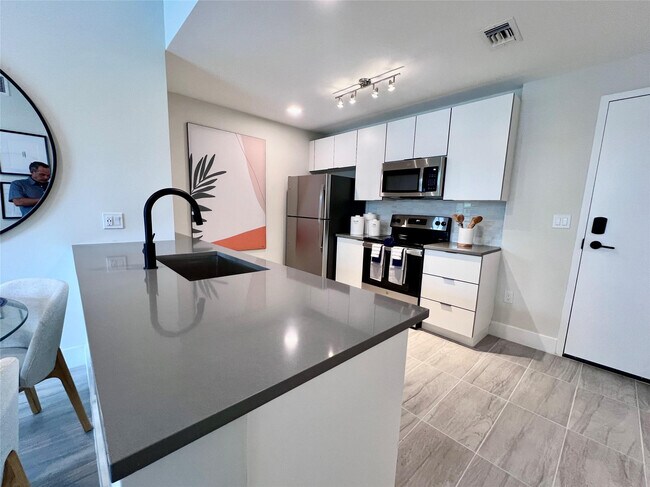 Primary Photo - 120 N Compass Way