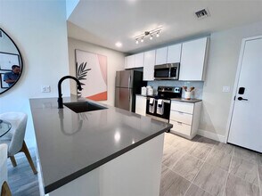 Building Photo - 120 N Compass Way