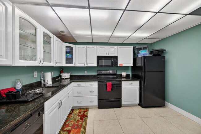 Building Photo - 2851 S Ocean Blvd