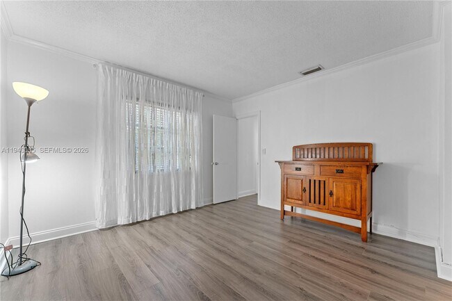 Building Photo - 2426 SE 17th St