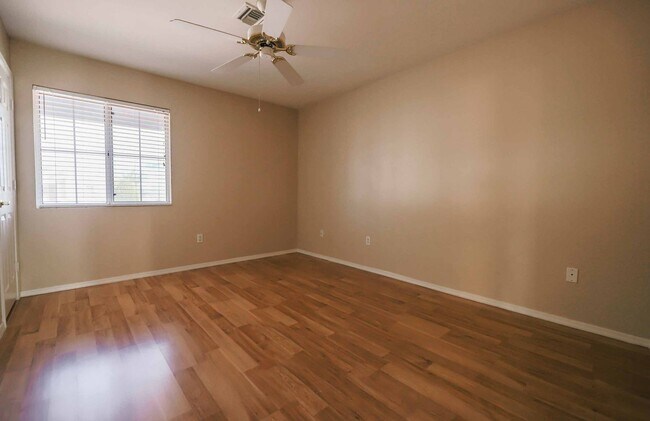 Building Photo - Sun City Summerlin - Golf Course Community...